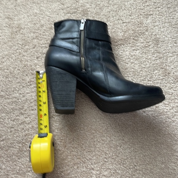 ❤️Gorgeous❤️ The perfect Frye heeled bootie!  Black leather size 8.5 - Picture 15 of 15